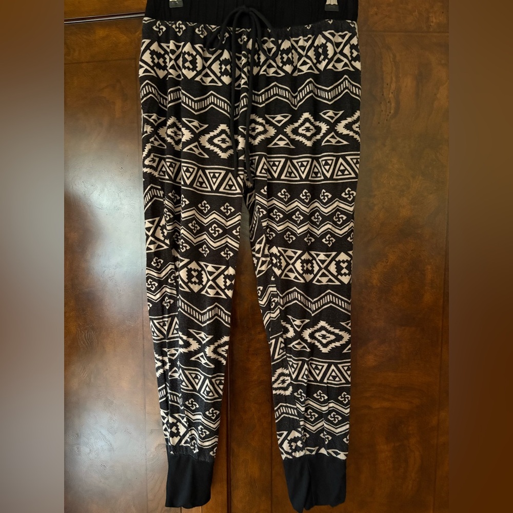 Black and Cream Patterned Leggings